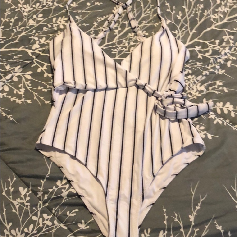 Never worn Cupshe one piece